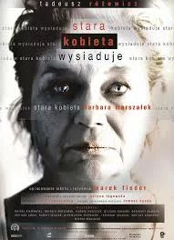 Stara kobieta wysiaduje